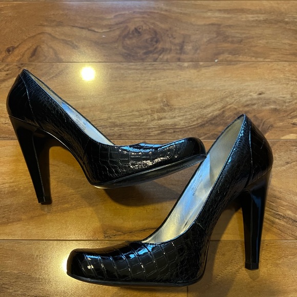 Black Patent Leather Pumps - Picture 2 of 3